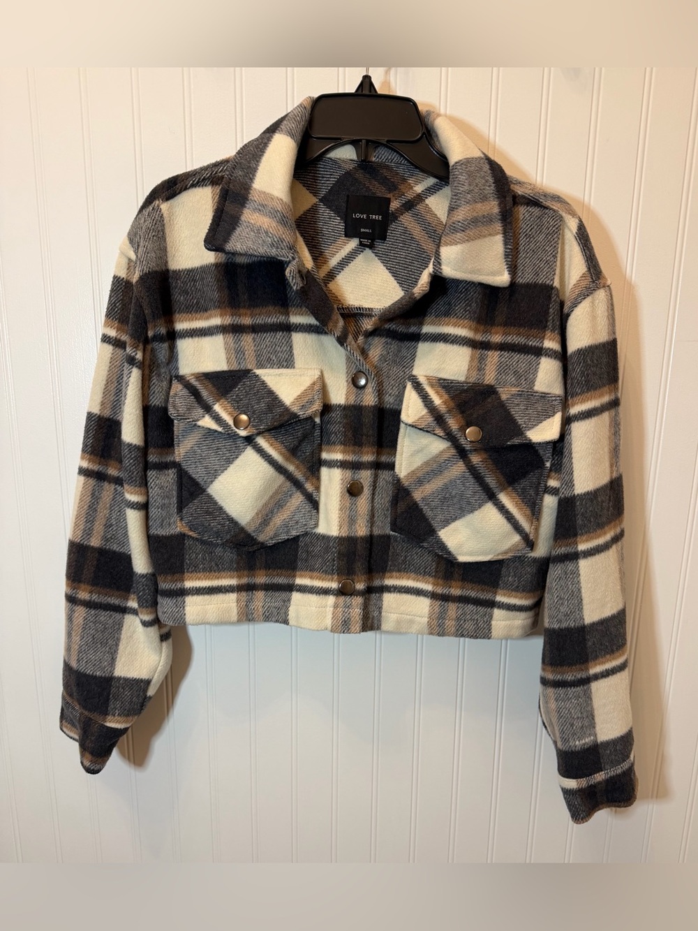 Love Tree Cropped Plaid Shacket in Black, Gray and Cream NWOT from Tilly’s